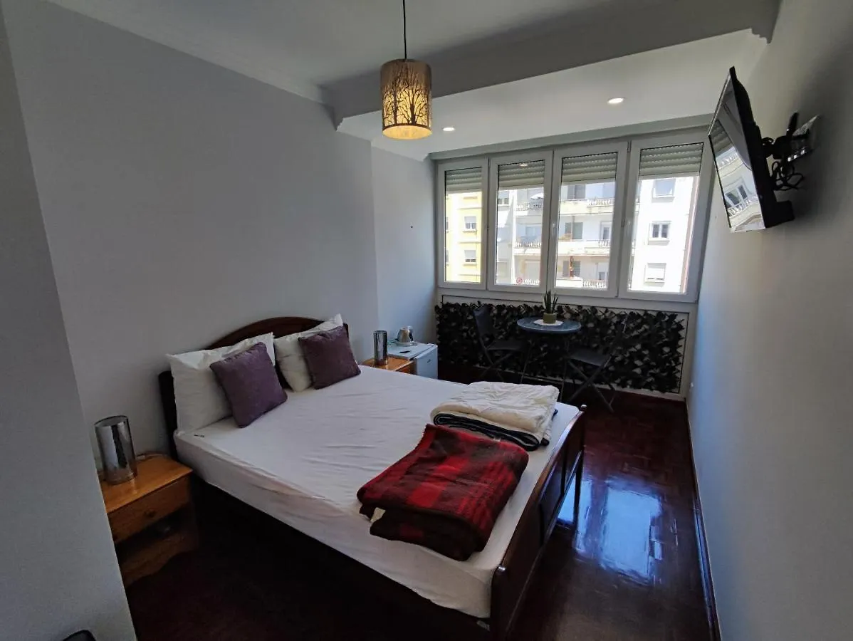 Lisbon Room With Ac In Penha De Franca, Lisboa 0*,  Portugal