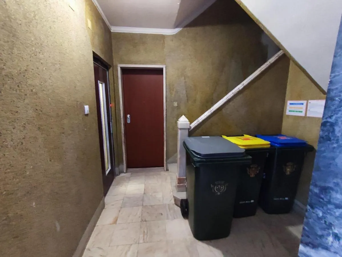 Lisbon Room With Ac In Penha De Franca, Lisboa 0*,