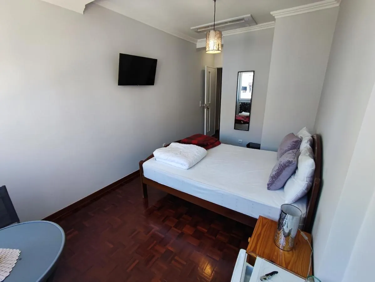 Lisbon Room With Ac In Penha De Franca, Lisbon Portugal