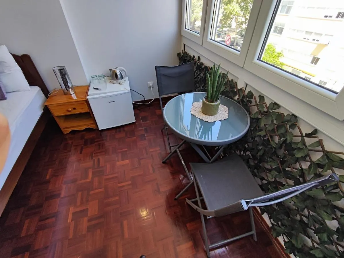 Lisbon Room With Ac In Penha De Franca, Lisbon