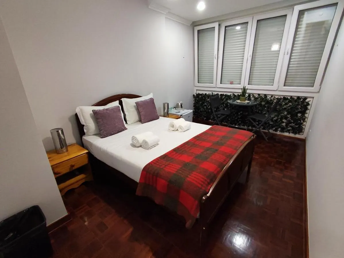 Lisbon Room With Ac In Penha De Franca, Lisbon